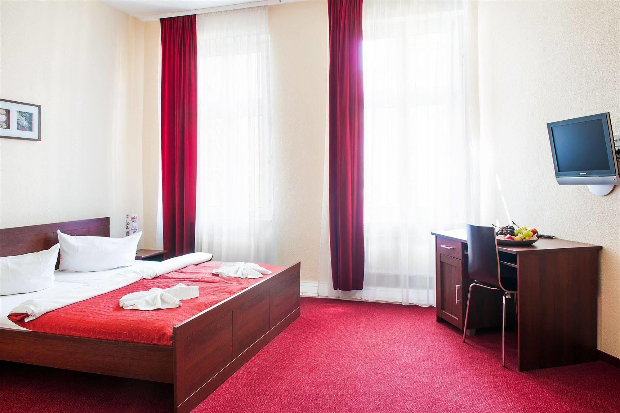 Mikon Eastgate Hotel - City Centre Berlin Kültér fotó